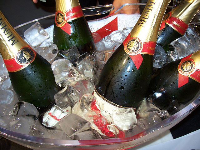 640px-Champagne_Mumm