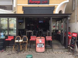 prendre un verre vue sur le port au HAVANA CAFE