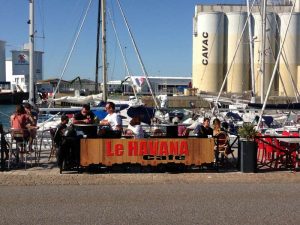 TERRASSE SUR LES QUAIS