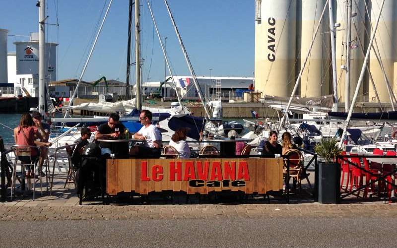 TERRASSE SUR LES QUAIS